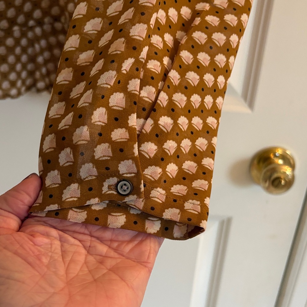 LOFT size LP Patterned Blouse - Picture 3 of 6